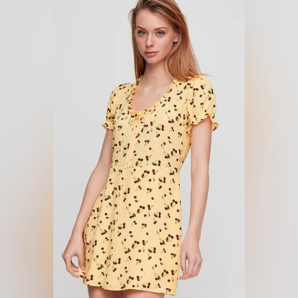 Aritzia Dresses & Skirts - SUNDAY BEST cher dress yellow iris/bing cherry print size 4